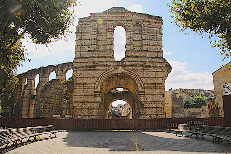 Ancient Roman ruins in Bordeaux - Palais Gallien Ancient Roman ruins in Bordeaux - Palais Gallien
