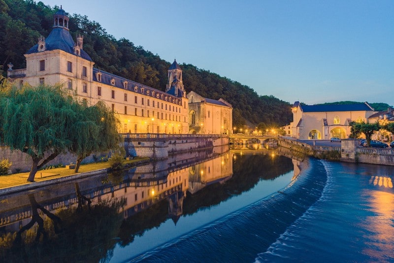 Abbaye Brantome at night