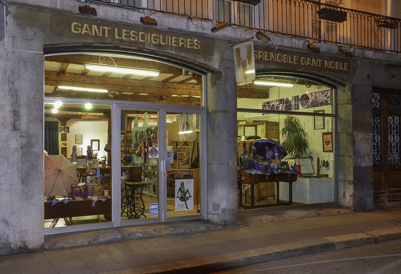 Grenoble gloves shop