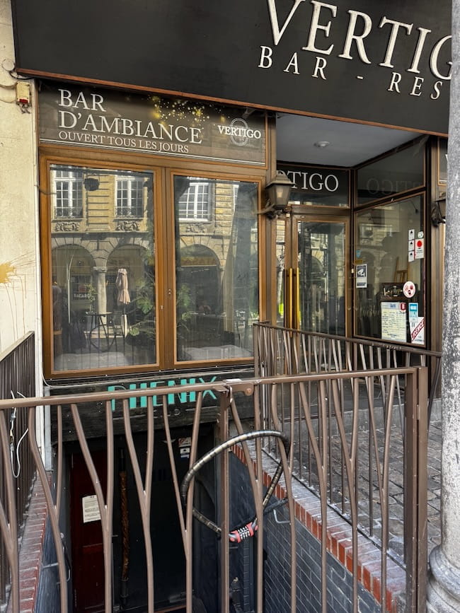 Bars in traditional Arras houses
