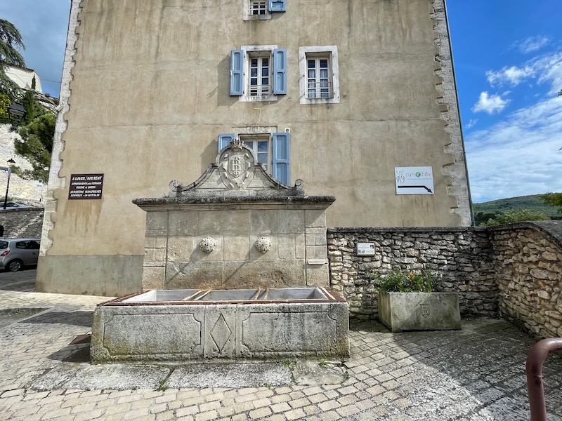 Village fountain in Bonnieux Village fountain in Bonnieux