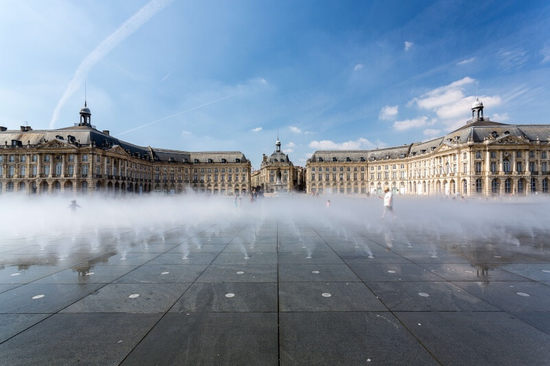 Bordeaux Miroir fountain, one of the best Bordeaux tourist attractions