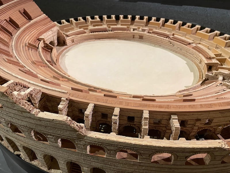 Small-scale model of Bordeaux Palais Gallien
