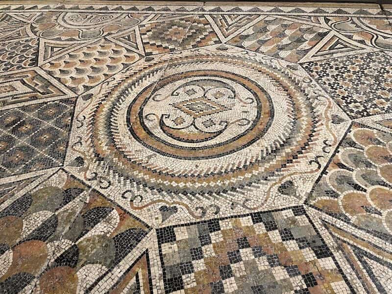 Roman mosaic floor discovered in Bordeaux