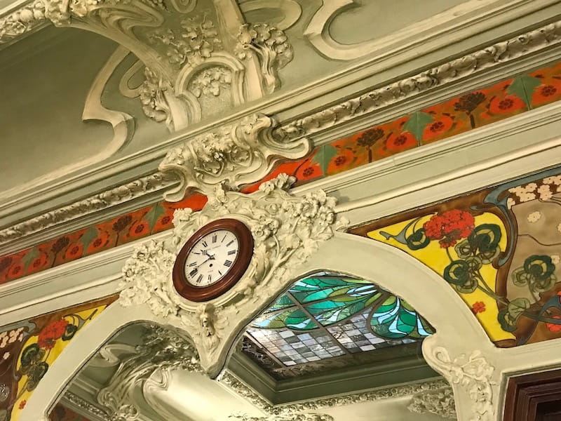 Bouillon Julien Paris moulding