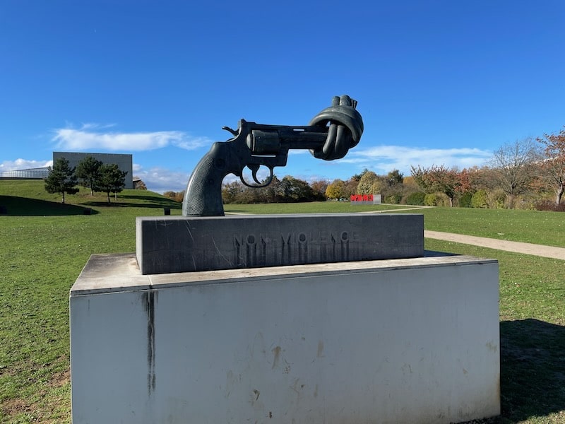 Knotted gun sculpture at Caen Memorial