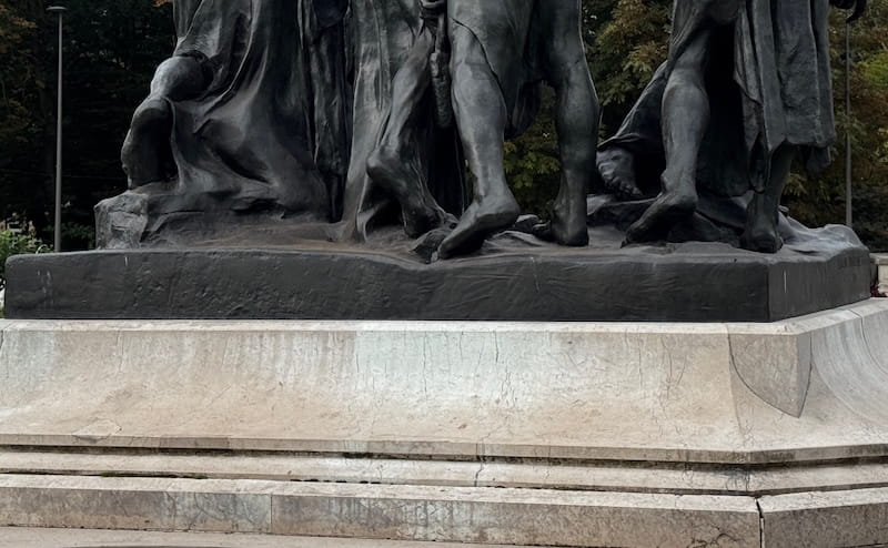 Burghers of Calais pedestal