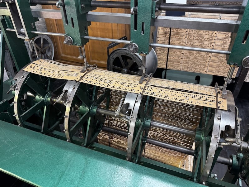 Lace making machine in Calais