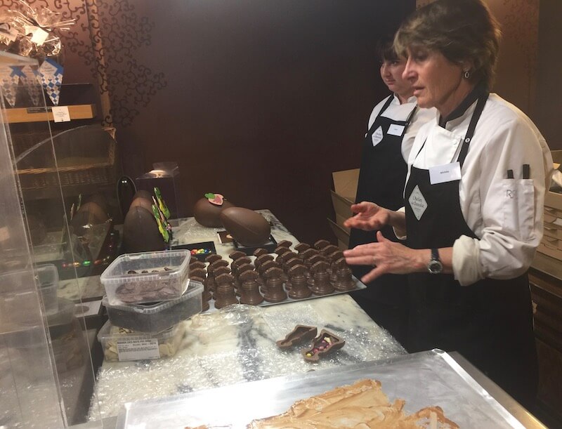 making chocolate in Bayonne - Atelier du Chocolat making chocolate in Bayonne - Atelier du Chocolat