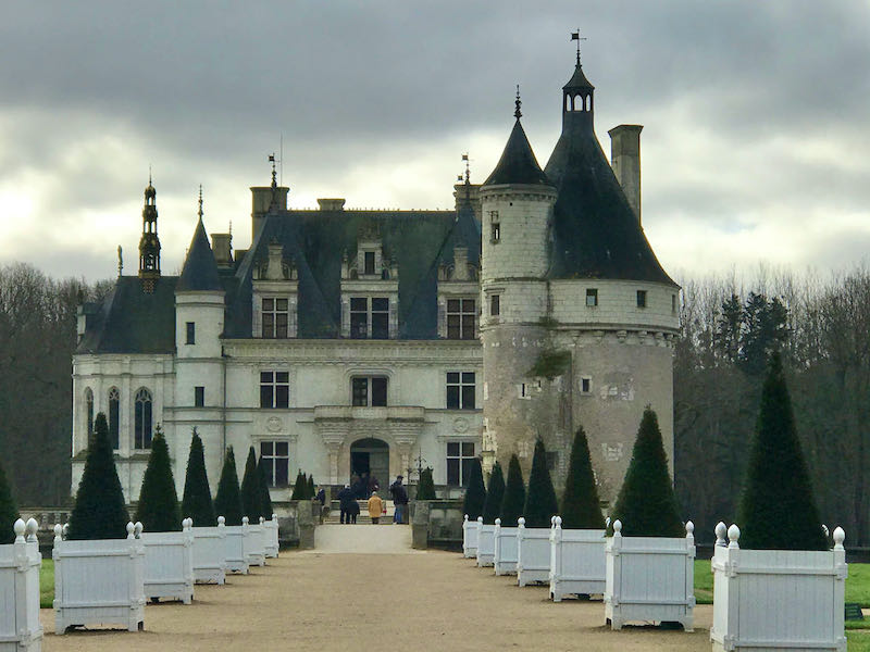 Alley towards Chateau Chenonceau