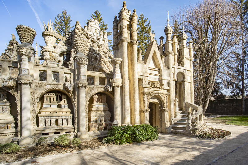 Cheval Palace west side