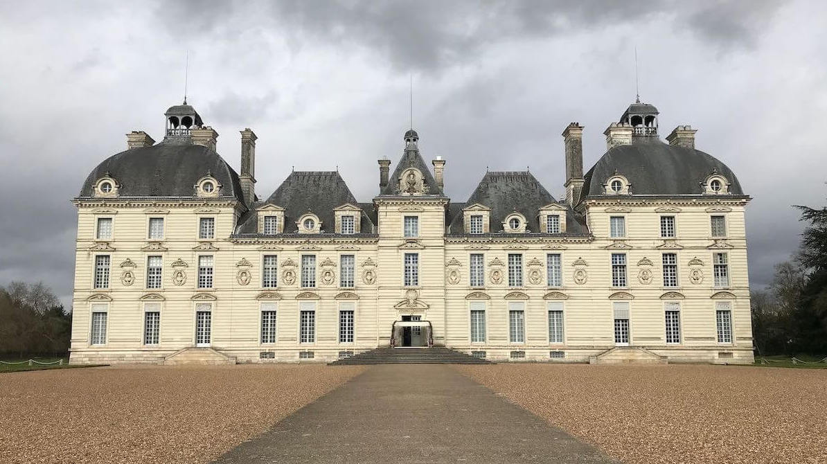 Cheverny - an unusual stop on your castle tour France