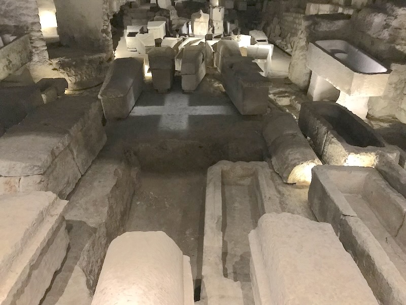 Unattended tombs Saint-Denis basilica