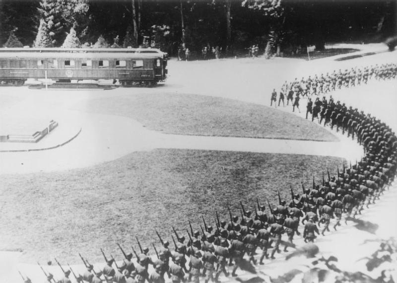German guard of honor around the armistice carriage in Compiegne for the 1940 armistice