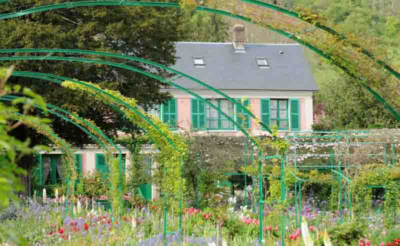 House and garden of Monet in Giverny, filled with greenery and colour