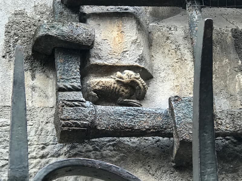 Salamander or dragon next to the owl of Dijon, France Salamander or dragon next to the owl of Dijon, France