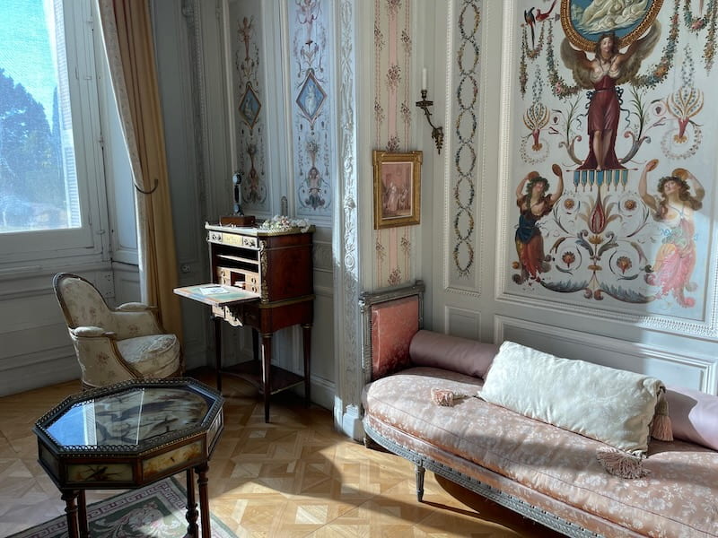 A corner desk in the Villa Ephrussi
