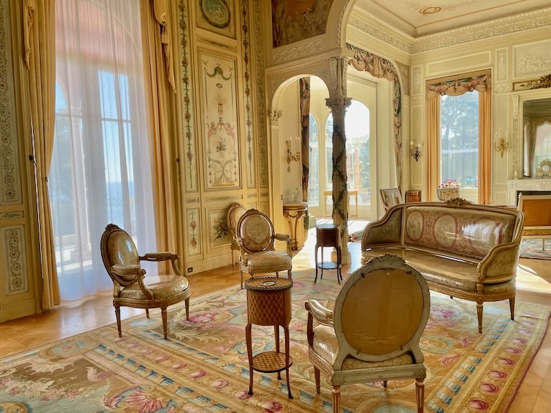 Gold-colored salon in the Villa Ephrussi