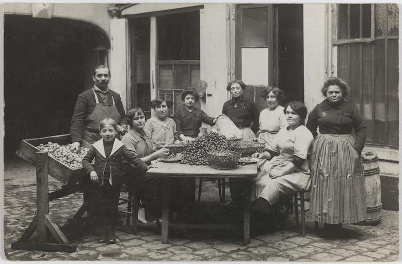 Snails for food: an escargotière, a snail shop Snails for food: an escargotière, a snail shop