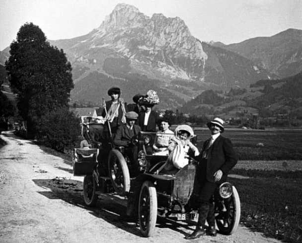 Arriving at Evian les Bains by car a century ago