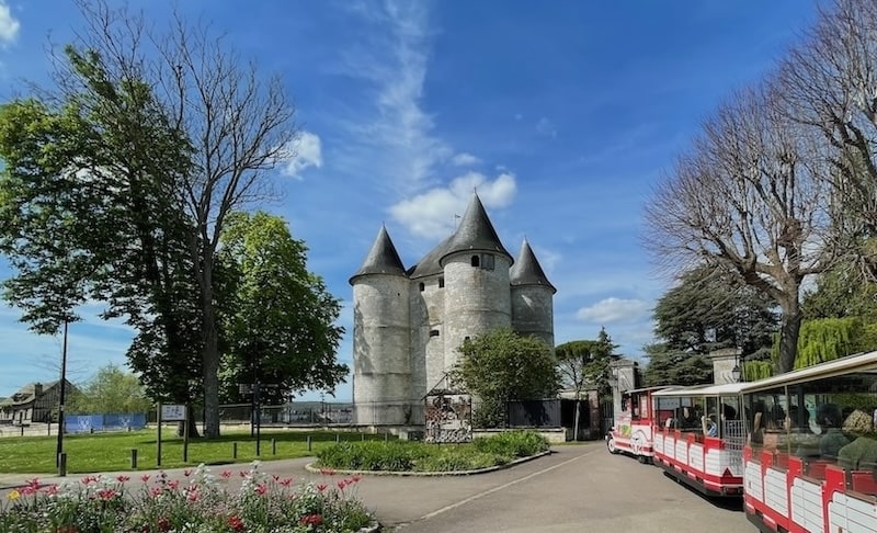 Little tourist train from Vernon to Giverny