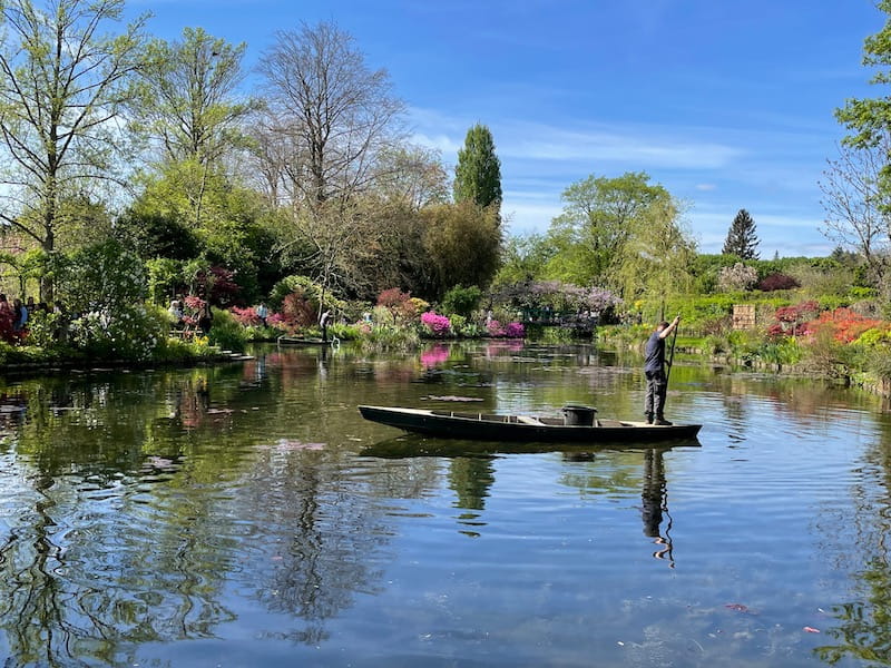 Cleaners in the water garden at Giverny