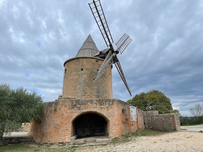 Jerusalem Windmill in Goult, Luberon Jerusalem Windmill in Goult, Luberon
