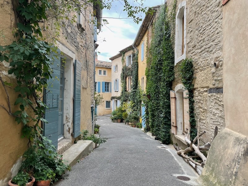Inside the village of Goult in the Luberon, Provence, France Inside the village of Goult in the Luberon, Provence, France