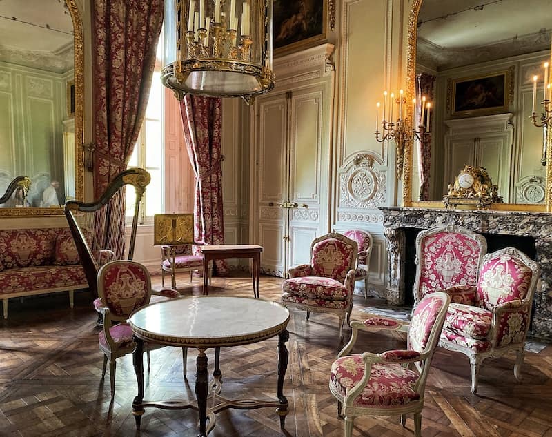 Historical landmarks France: Grand Trianon - indoor decor Historical landmarks France: Grand Trianon - indoor decor