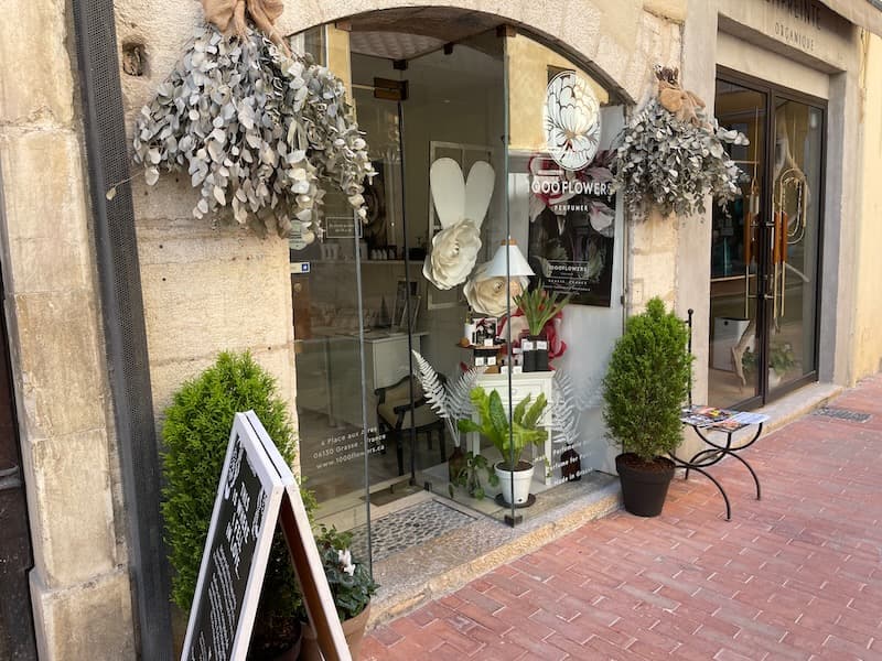 1000 flowers private perfumer in Grasse France