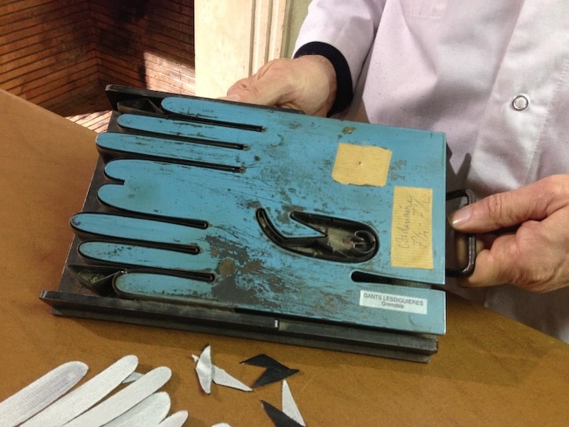 Making gloves in Grenoble