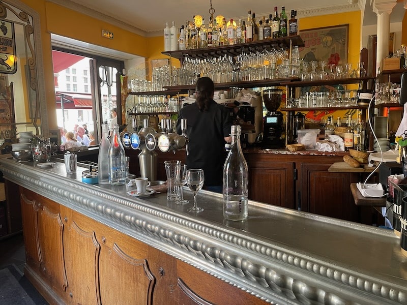Zinc bar inside Table Ronde restaurant in Grenoble Zinc bar inside Table Ronde restaurant in Grenoble