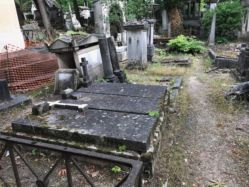 Pere Lachaise cemetery - one of the most haunted places in paris france