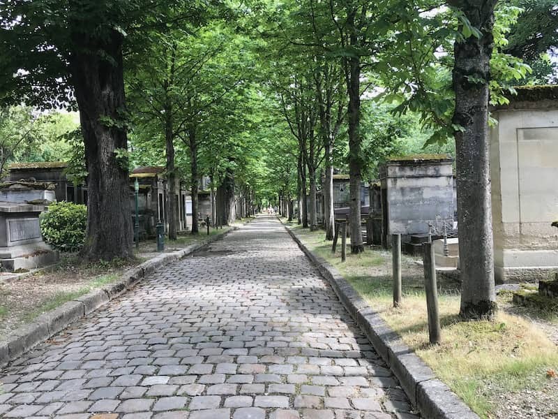 Pere Lachaise cemetery - One of the most haunted places in paris