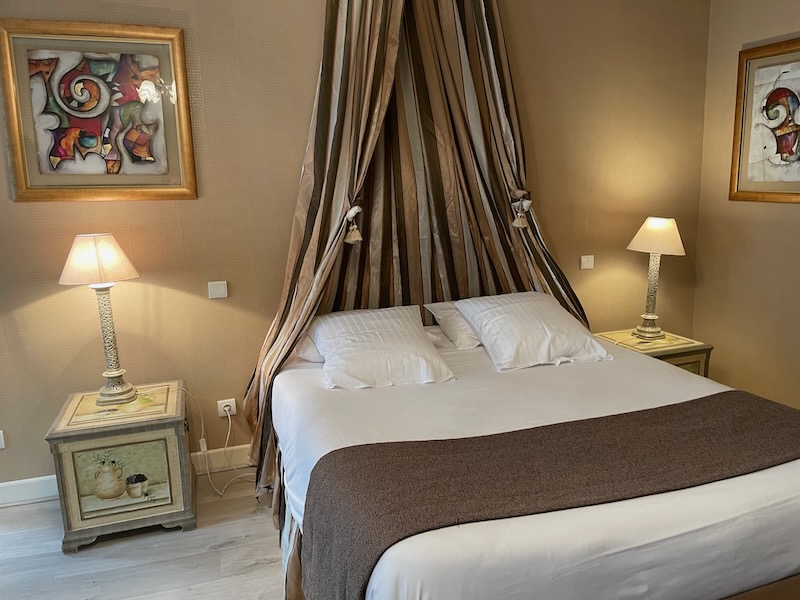 haute marne hotel de la poste bedroom