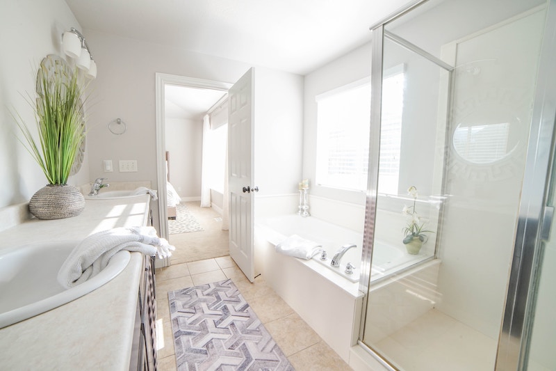 12 Polite Ways To Ask For The Bathroom in French [+Audio]