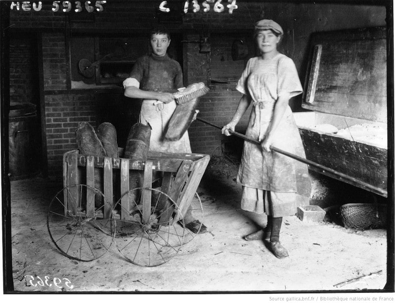 Long loaves of French bread around World War I - baguette France Long loaves of French bread around World War I - baguette France