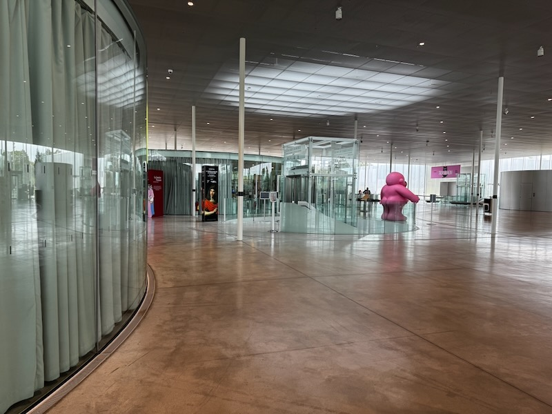 Lobby of the Louvre-Lens