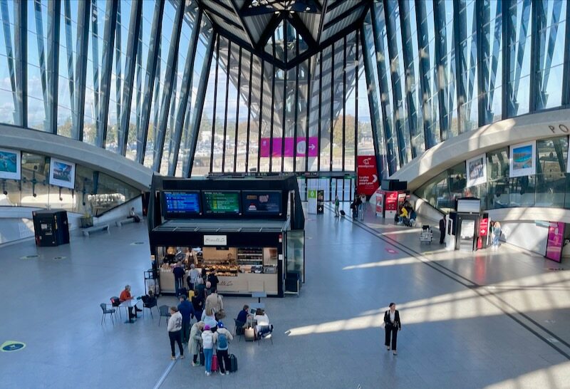 lyon airport entrance