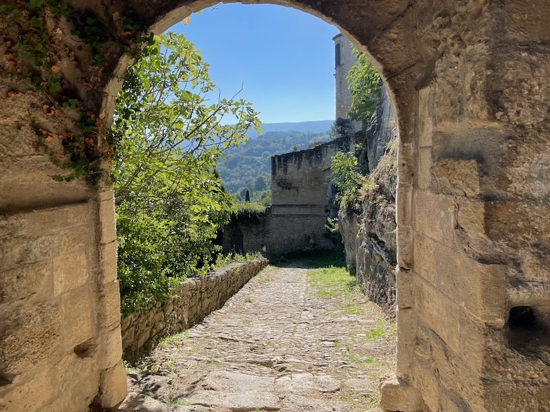 Rural path in the village of Menerbes, Luberon