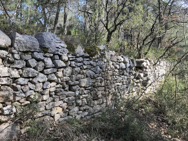 Mur de la Peste près de Lagnes en Luberon, Provence