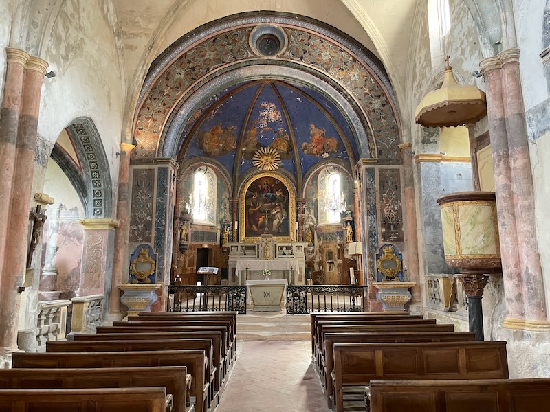 Interior of church in Oppede-le-Vieux