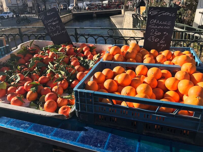 Oranges for sale at L'Isle-sur-la-Sorgue market Oranges for sale at L'Isle-sur-la-Sorgue market