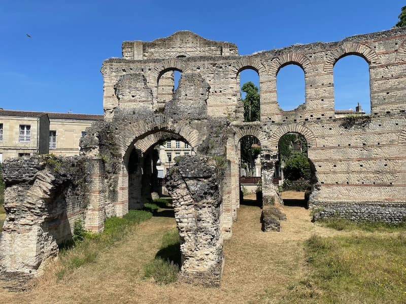 Remains of the Palais Gallien Roman ruin, the best-preserved ruin to see on your Bordeaux trip