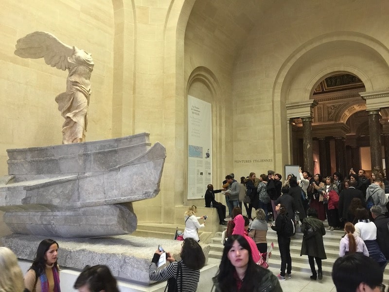 Paris pickpockets operate in crowded areas like the Louvre Paris pickpockets operate in crowded areas like the Louvre