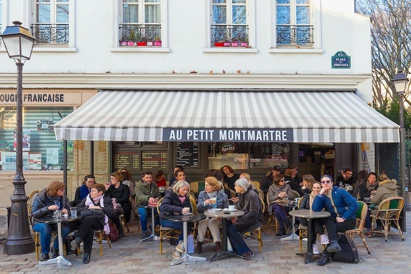Pickpockets in Paris tend to operate around crowds, like cafés in Montmartre and other popular parts of town Pickpockets in Paris tend to operate around crowds, like cafés in Montmartre and other popular parts of town