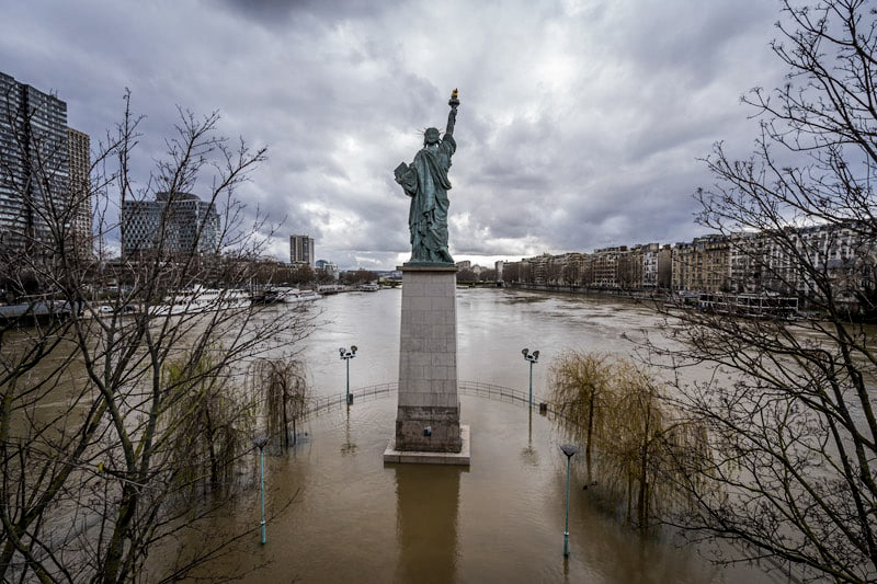 statue of liberty in paris