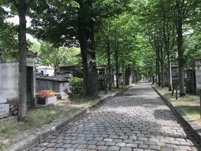 Alley in the Pere Lachaise cemetery Alley in the Pere Lachaise cemetery