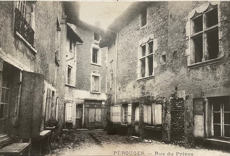 Postcard of old Perouges at start of 20th century