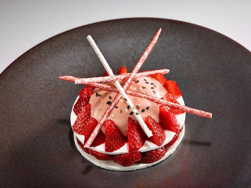 carre d'alethius ardeche france - strawberry dessert